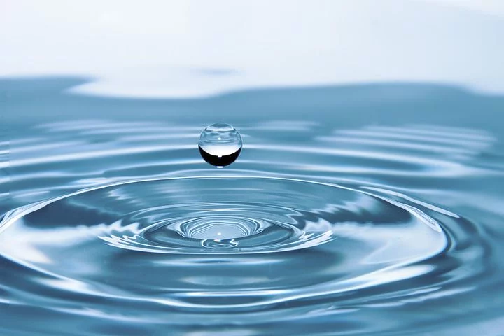 Pompy hydrauliczne – jakim sposobem funkcjonują oraz z jakiego powodu należałoby je stosować?